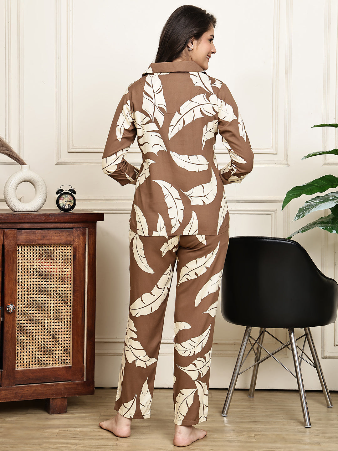 Back view of a model in a blue printed night suit