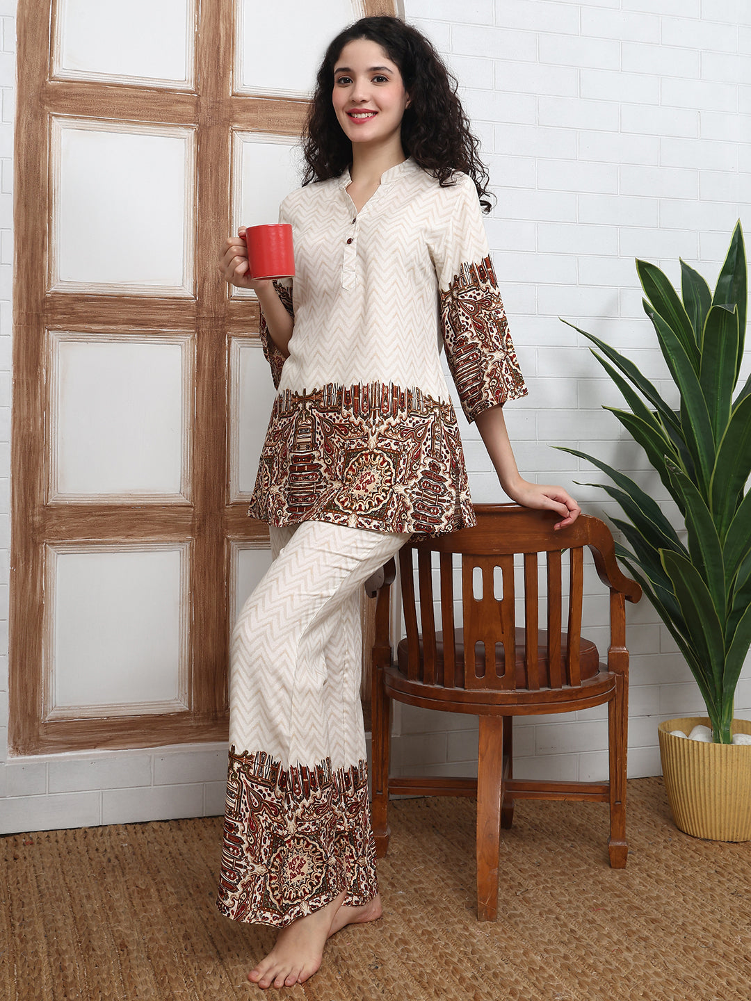 White night suit with abstract print and short sleeves