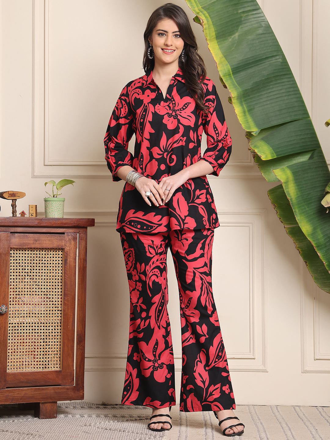 Woman wearing Black Abstract Printed Cotton Co-Ord Set
