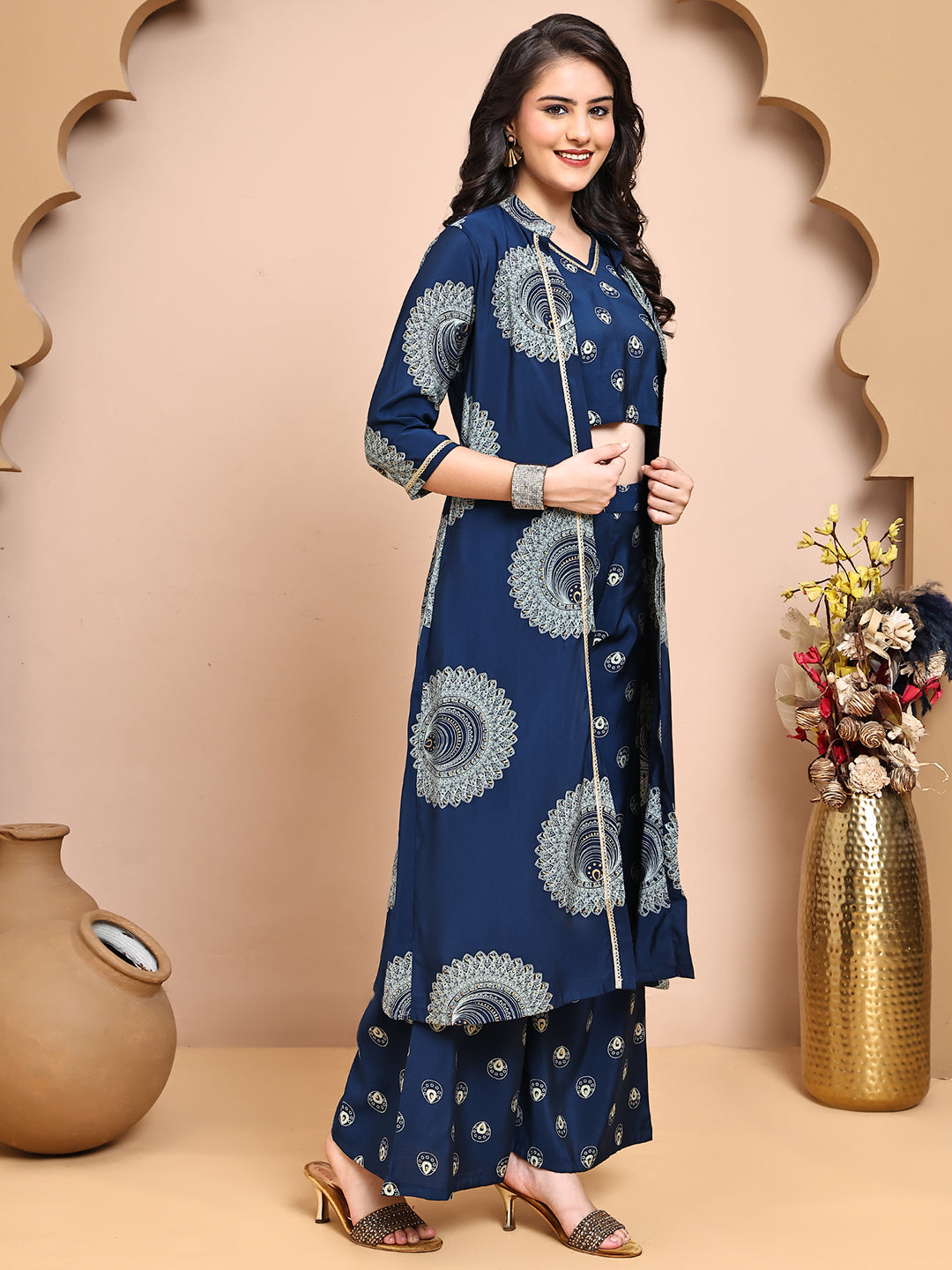 Woman wearing Blue Ethnic Printed Co-Ord Set 