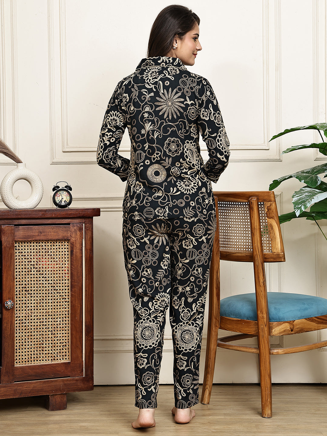 Back view of a model in the black printed night suit.
