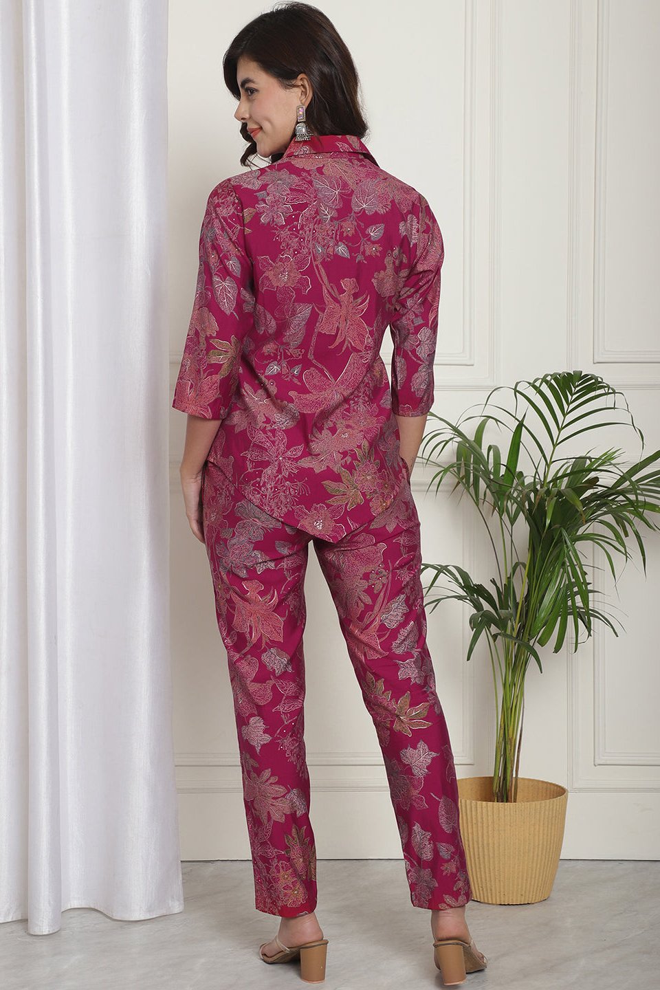 Back view of model styling Pink Chanderi co-ord outfit