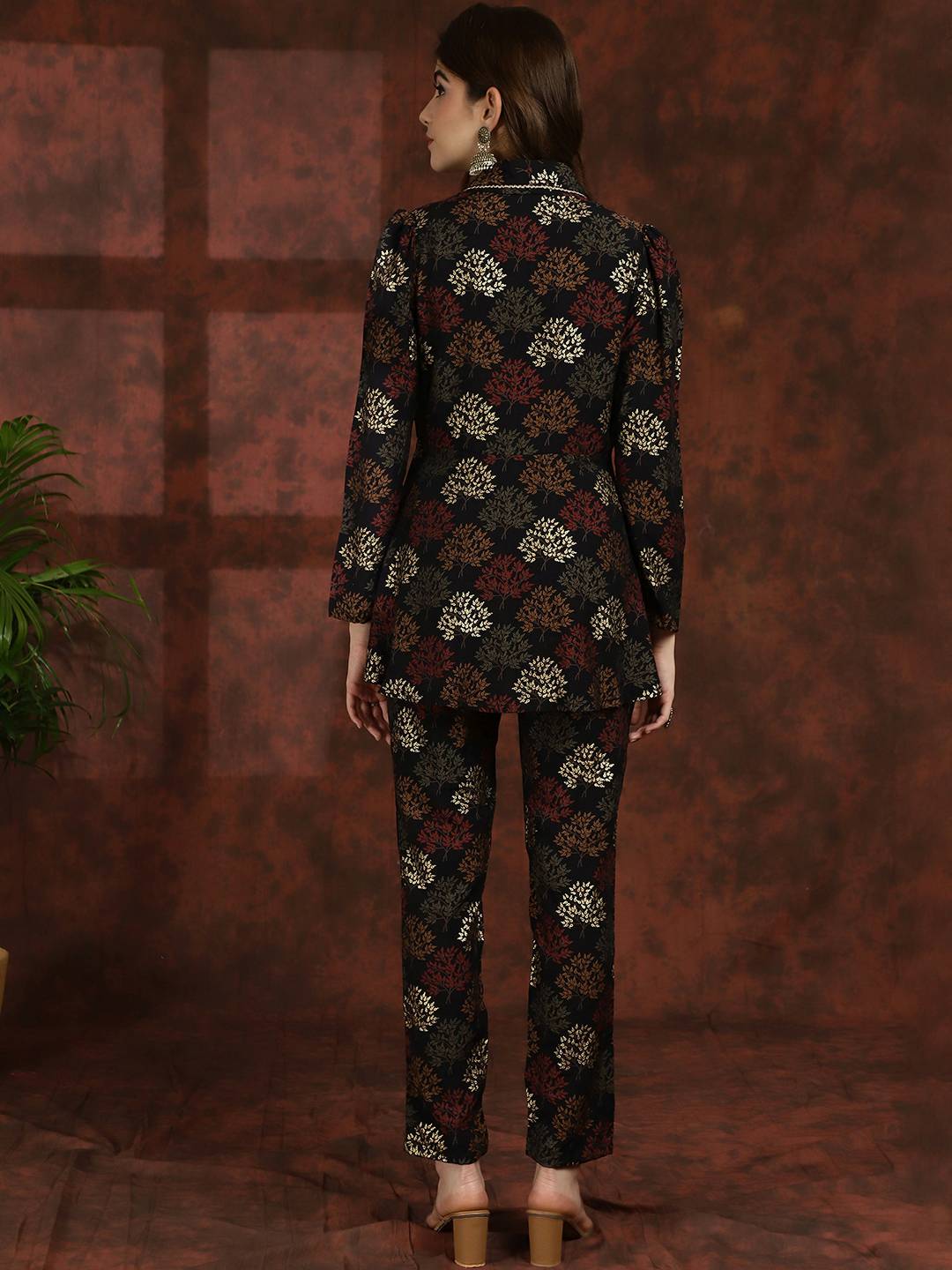 Back view of model styling black co-ord outfit

